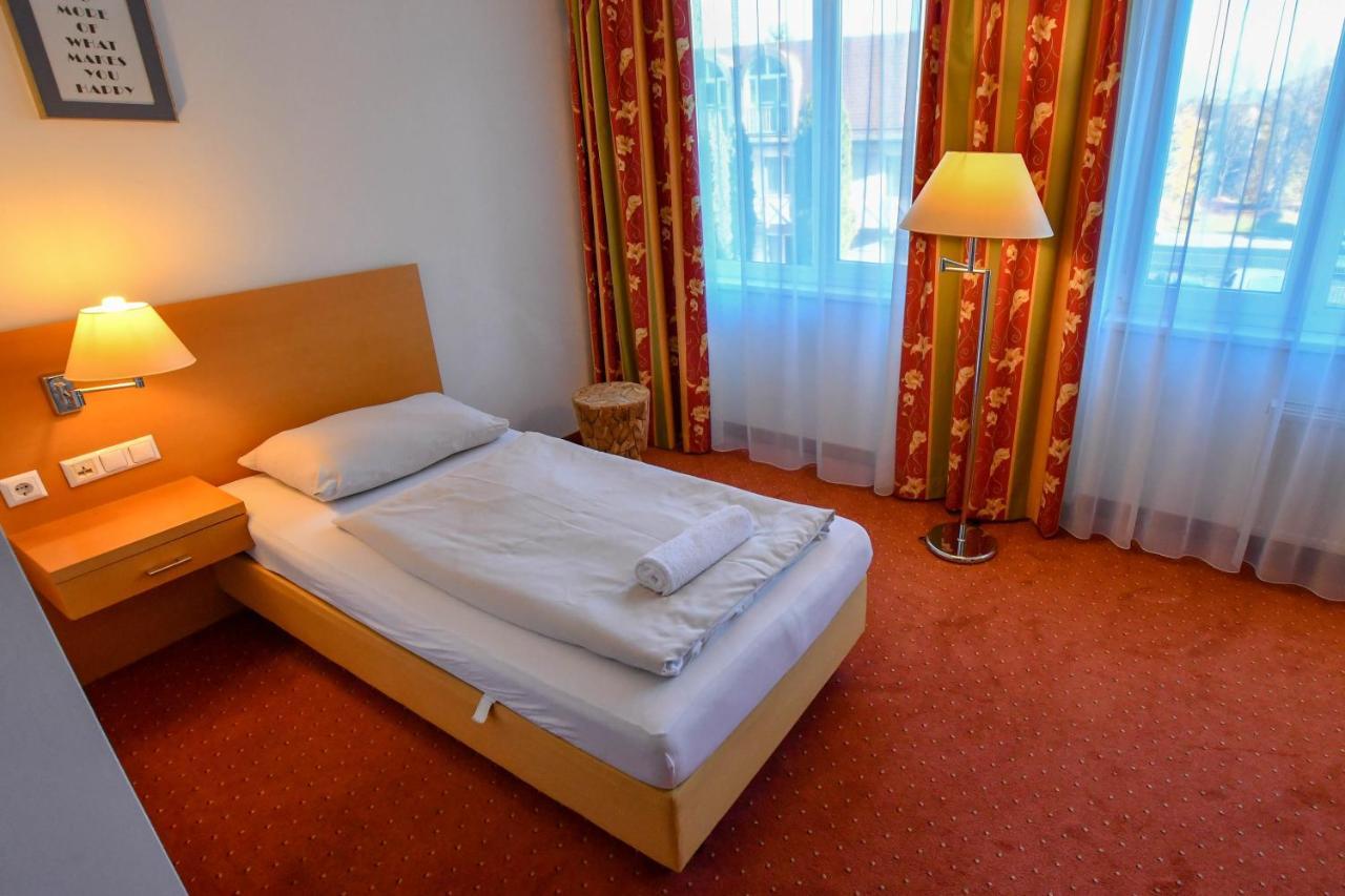 Motel55 RoomRent55 Villach Buitenkant foto